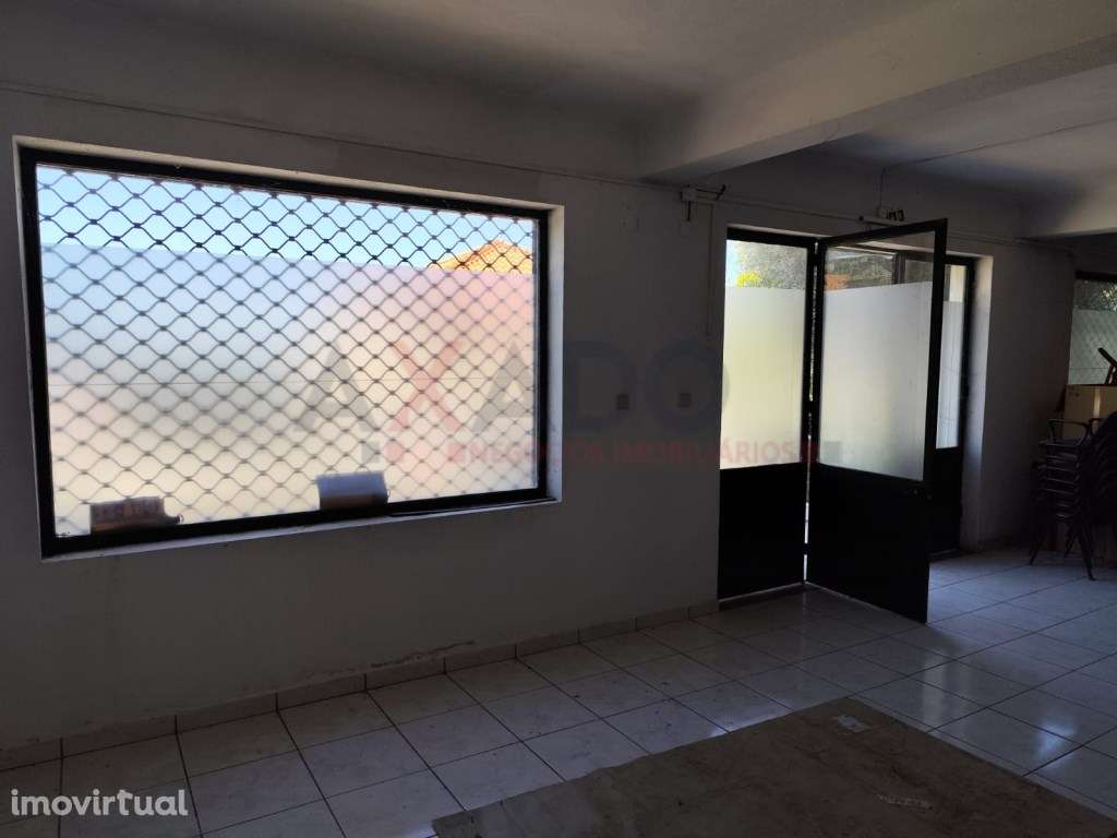 Excelente Armazém /Espaço comercial em Seia - Grande imagem: 2/7