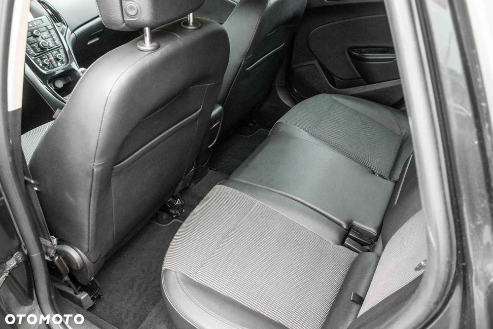 Opel Astra 1.4 T Essentia - 22