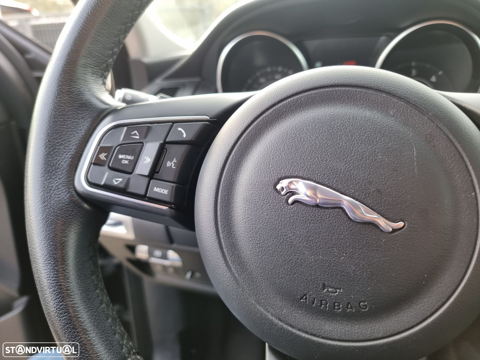 Jaguar E-Pace 2.0 i4D S - 16