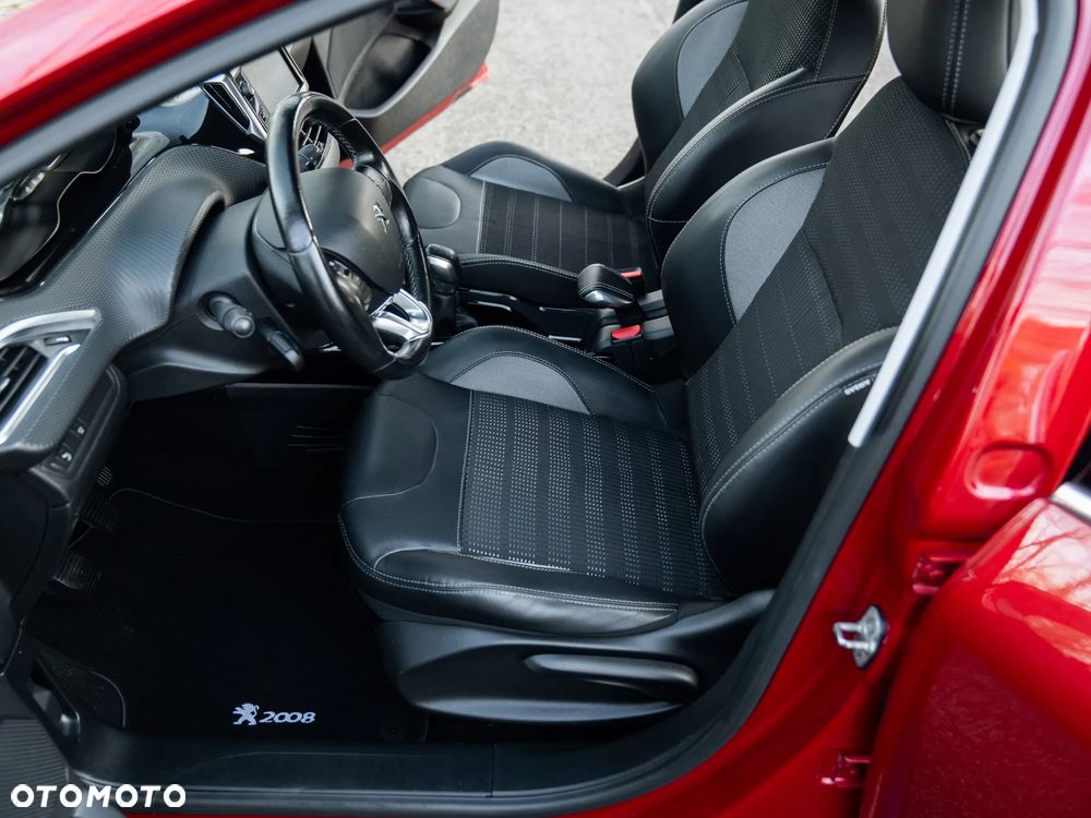 Peugeot 2008 1.2 Pure Tech Allure S&S - 27