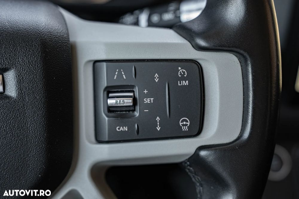 Land Rover Defender - 24