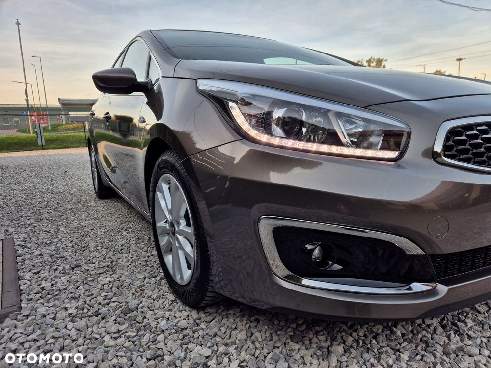Kia Ceed 1.6 GDI Dream Team Edition - 4