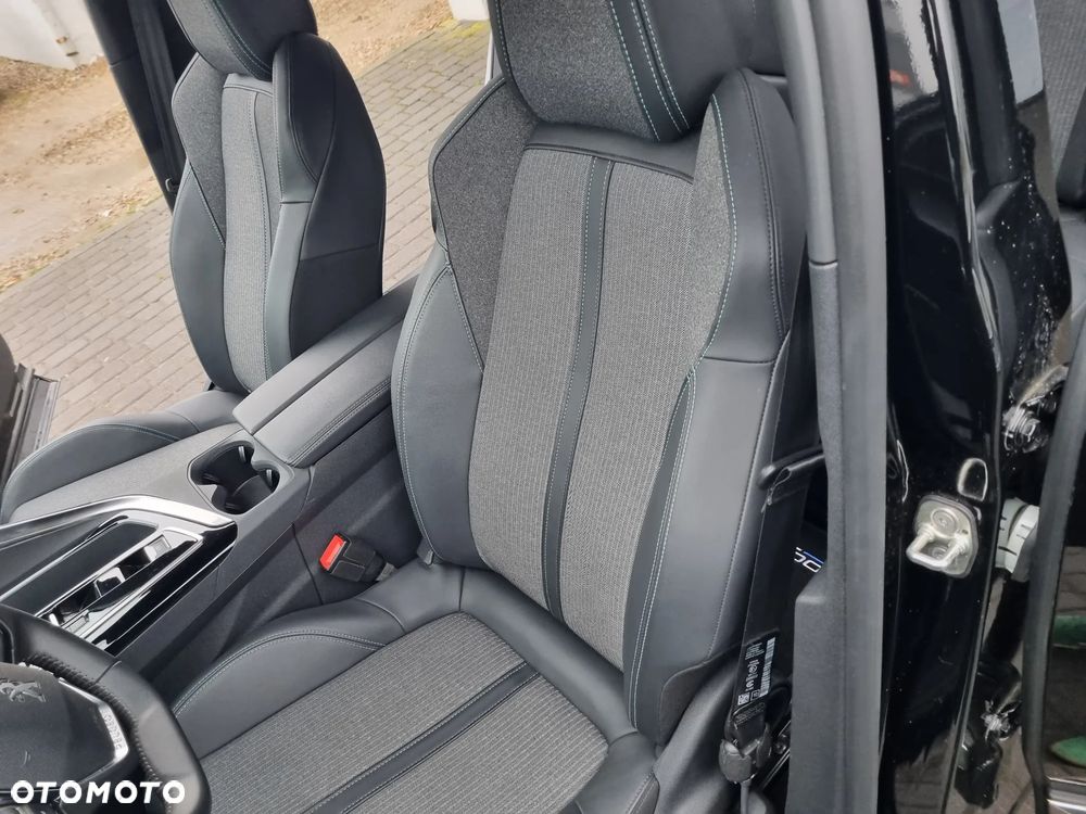Peugeot 3008 1.2 PureTech Allure S&S EAT6 - 23