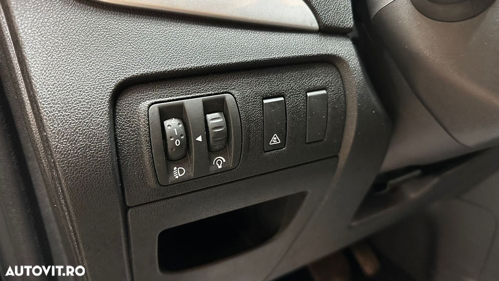 Renault Grand Scenic - 17