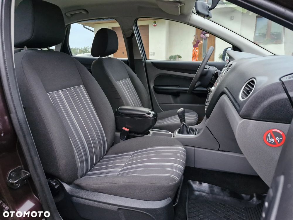Ford Focus 1.6 Ambiente - 9