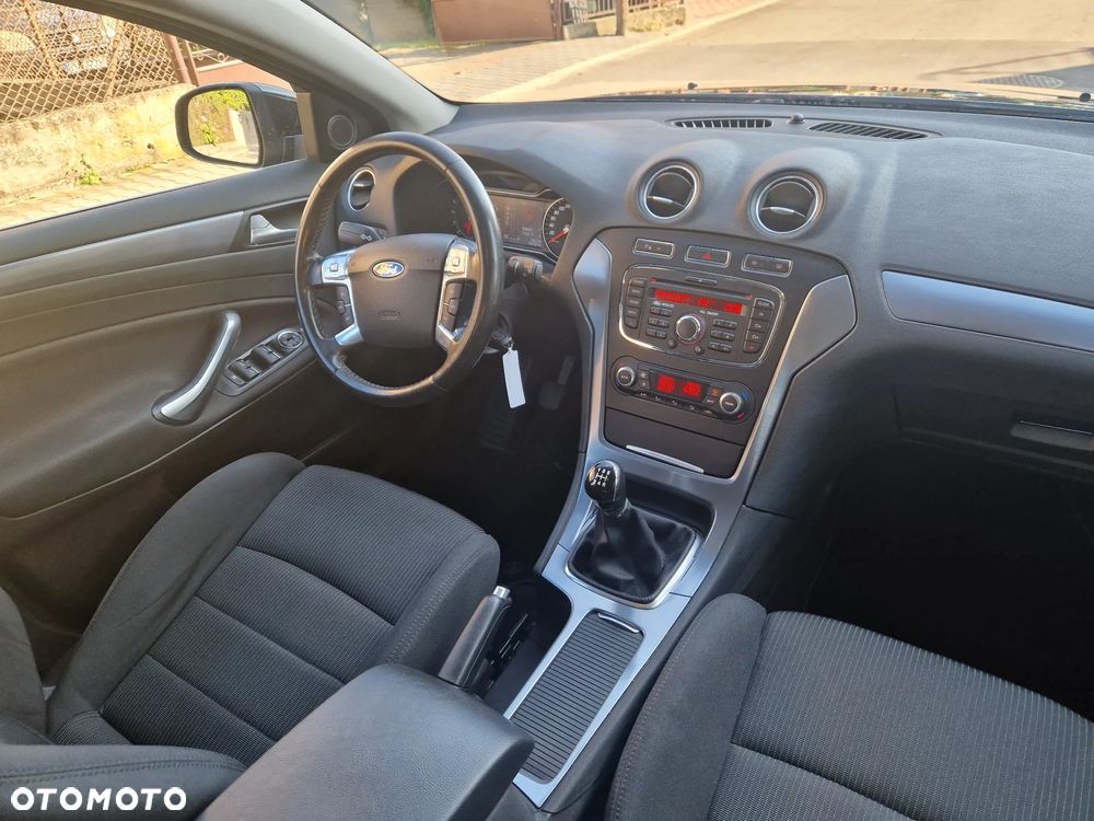 Ford Mondeo 2.0 FF Titanium - 28
