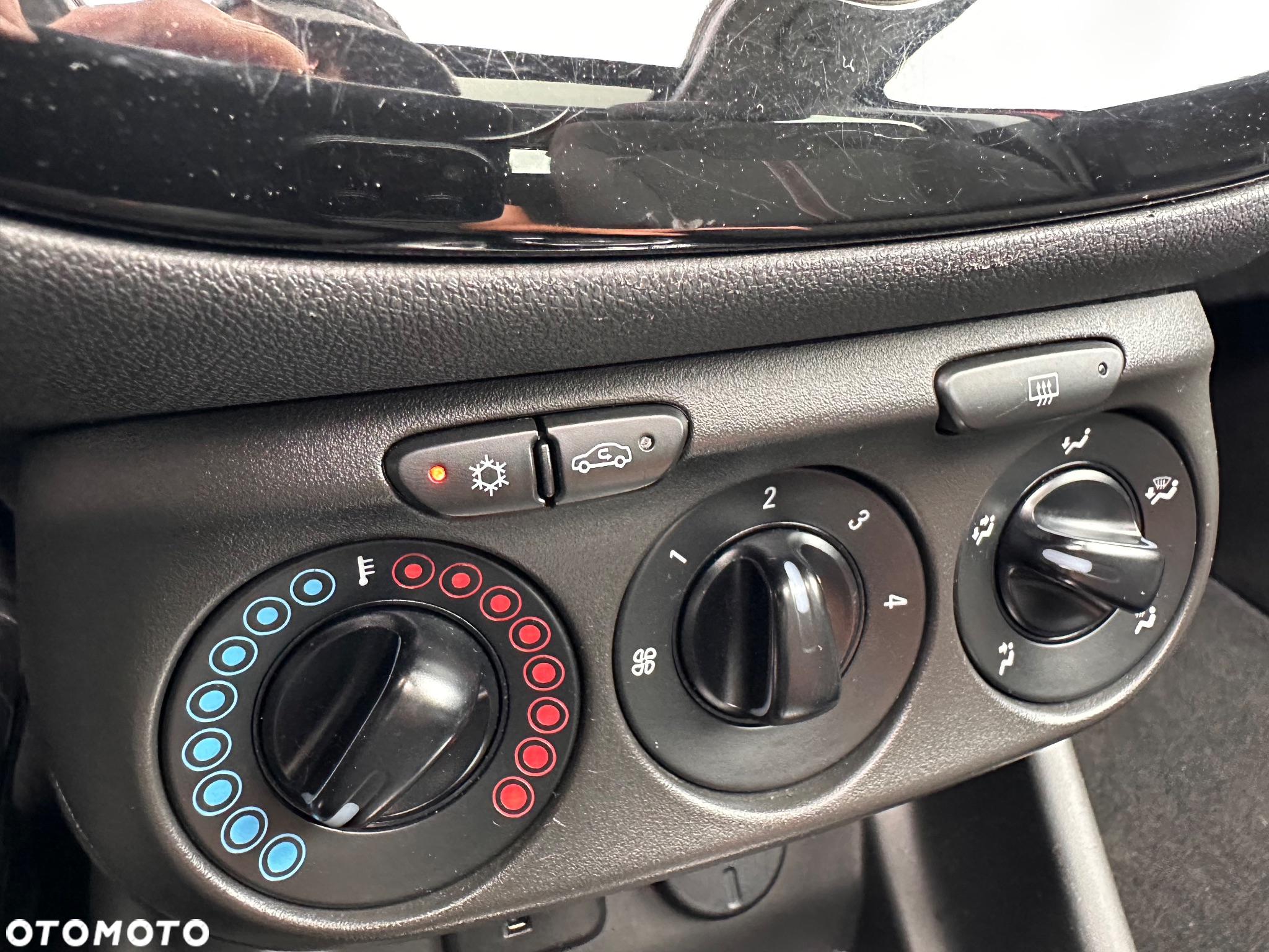 Opel Corsa 1.4 Automatik 120 Jahre - 19