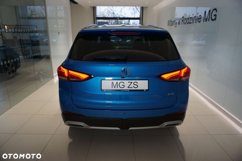 MG ZS Hybrid+ - 10