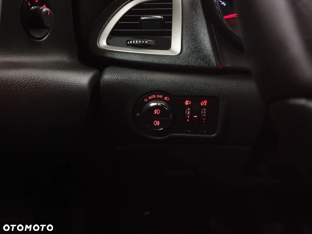 Opel Astra 1.4 T Cosmo S&S - 24