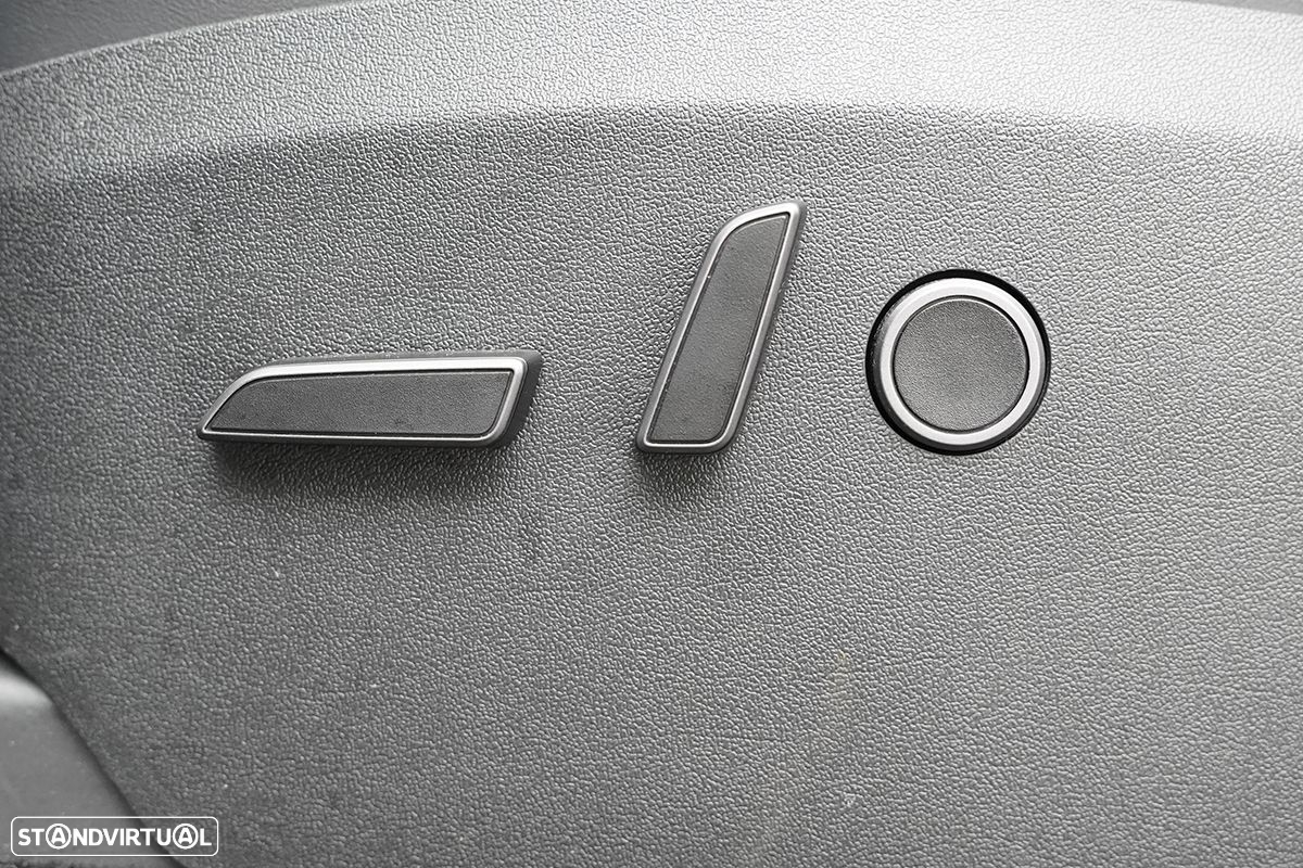 Tesla Model Y Long Range Tração Integral - 18