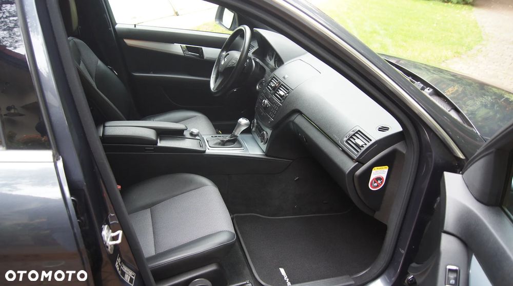 Mercedes-Benz Klasa C 220 T CDI DPF Automatik Avantgarde - 15