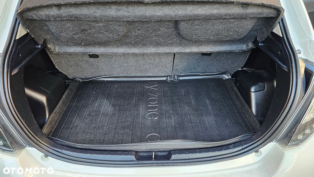 Toyota Yaris Hybrid 1.5 VVT-i - 10