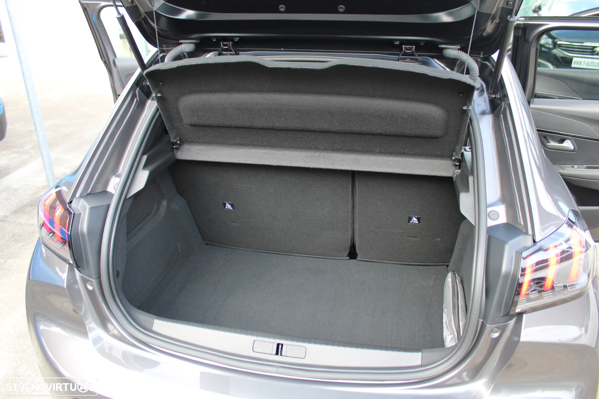 Peugeot 208 1.2 PureTech GT Line EAT8 - 55