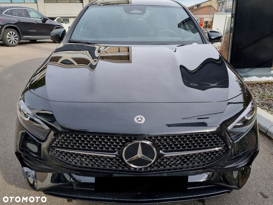 Mercedes-Benz Klasa A 200 AMG Line 7G-DCT - 3