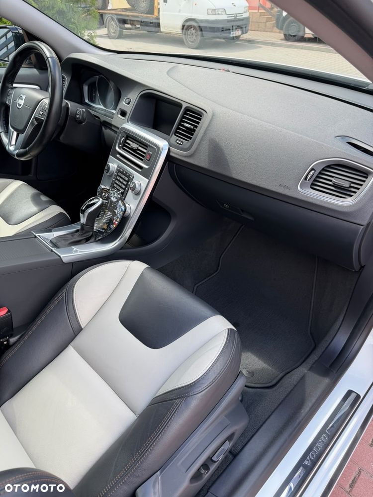 Volvo V60 Cross Country T5 AWD Momentum - 7