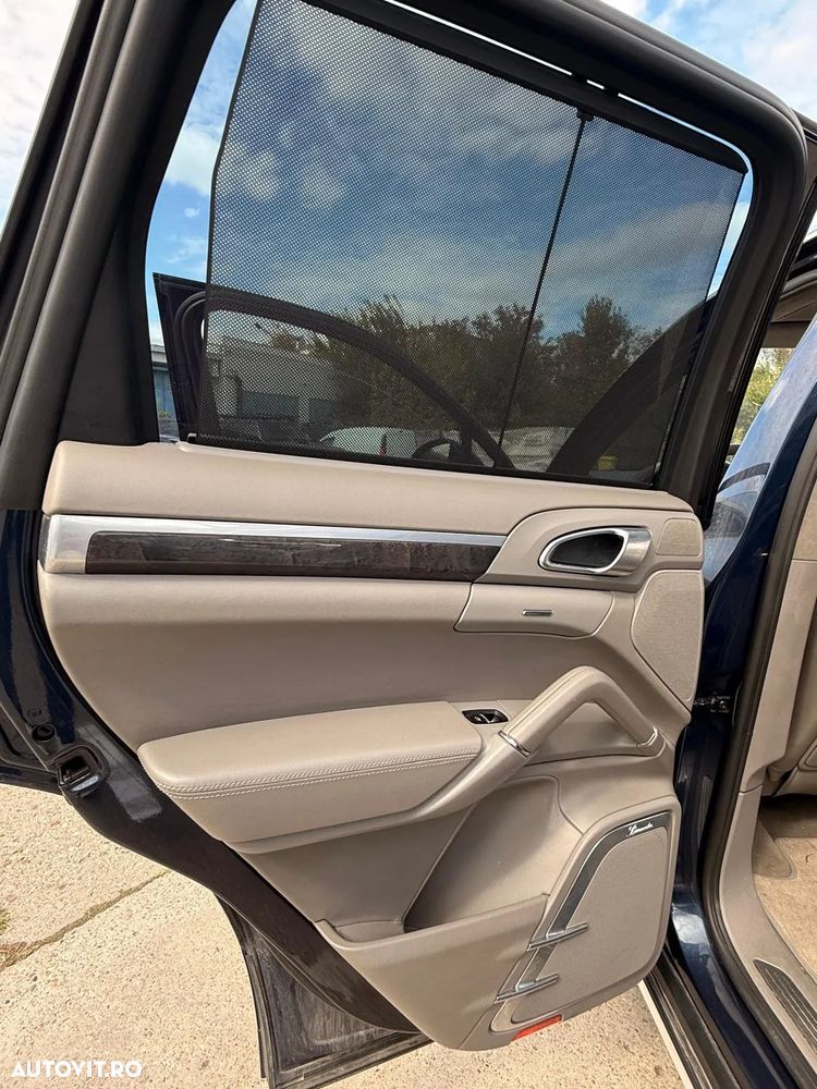 Porsche Cayenne 3.0 L V6 - 21