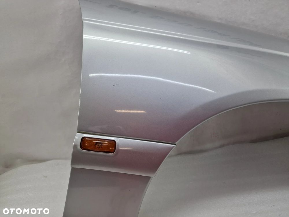 OPEL OMEGA C 99-02 SREBRNY PRAWY BŁOTNIK PRZEDNI PRZÓD , NR AUKCJI BŁ179 - 4