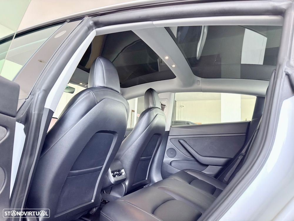 Tesla Model 3 Performance Dual Motor AWD - 24