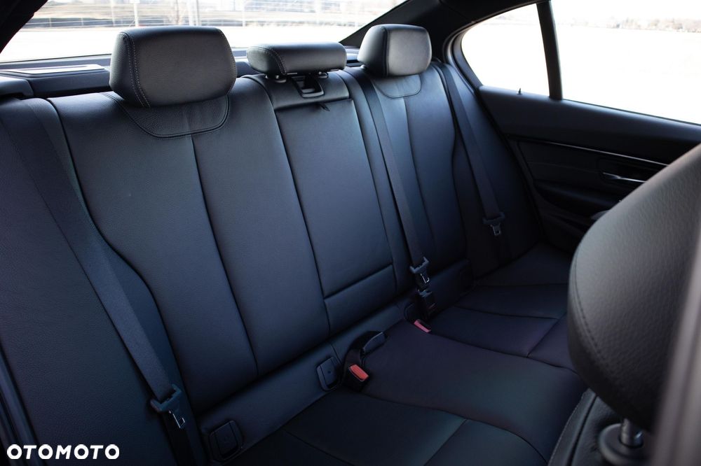 BMW Seria 3 330i xDrive M Sport - 25