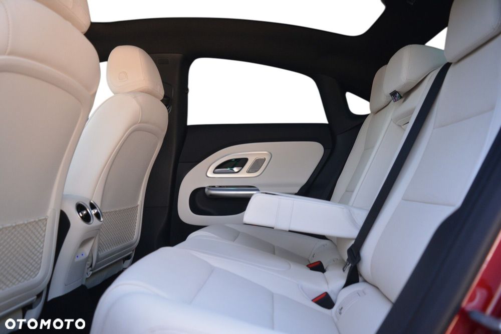 Mercedes-Benz CLA 200 mHEV 4-Matic 8G-DCT - 9