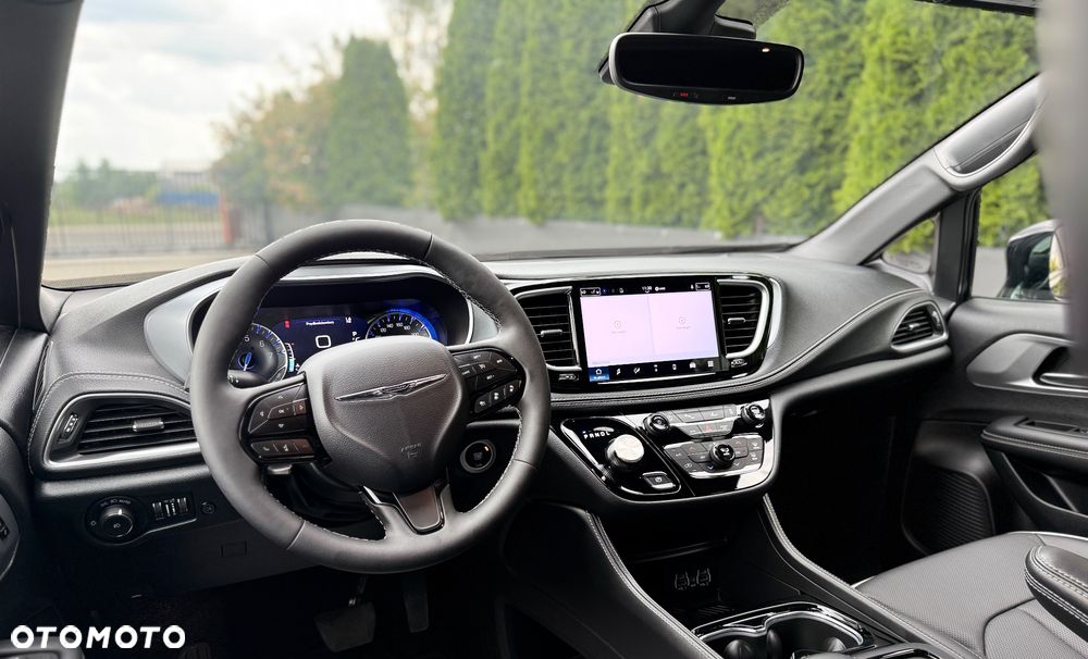 Chrysler Pacifica - 16