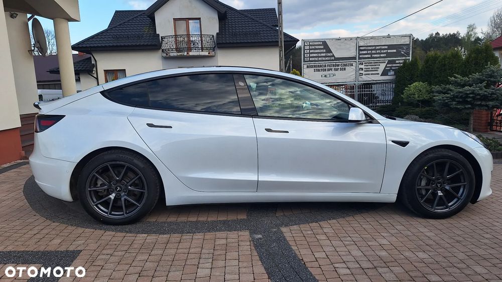 Tesla Model Y - 3