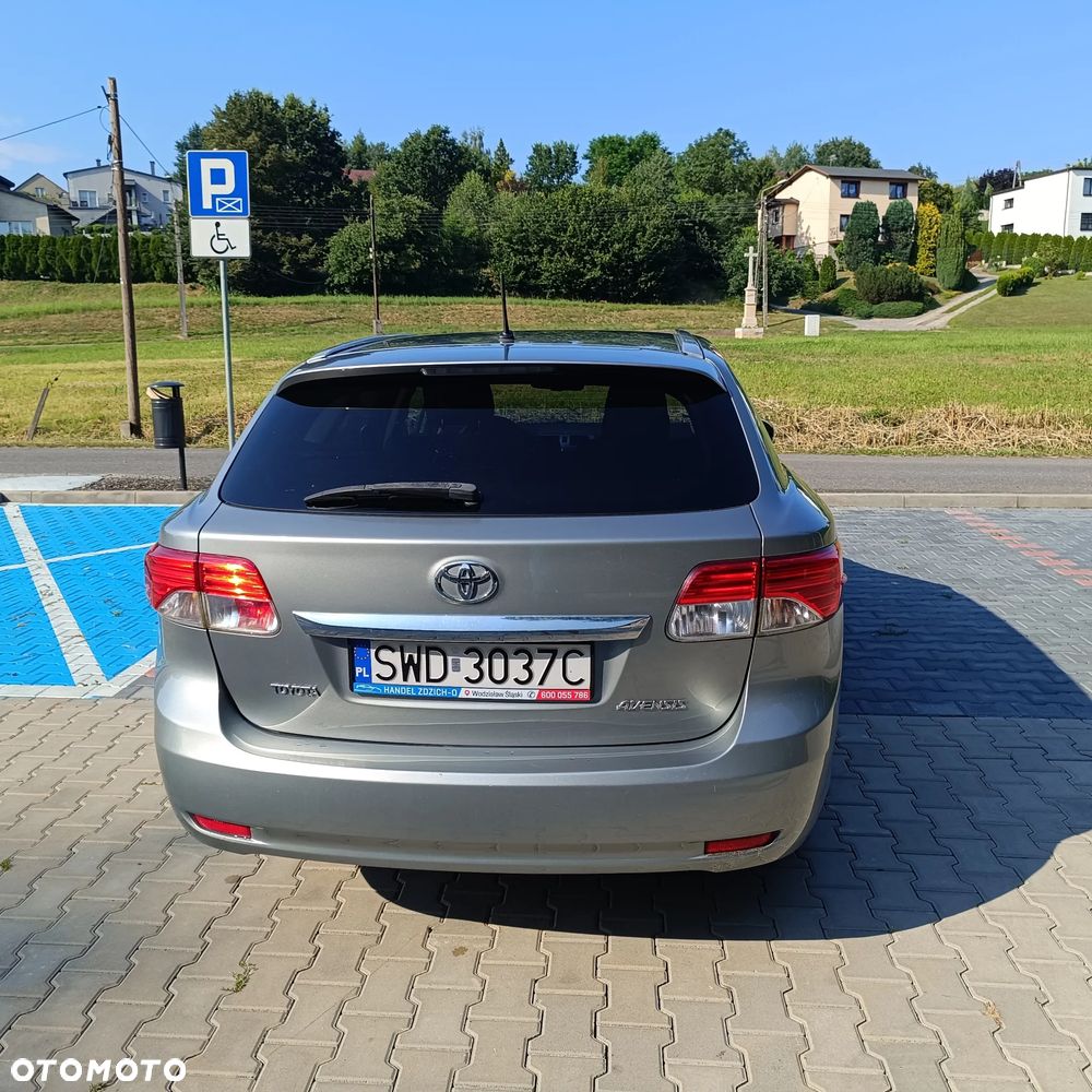 Toyota Avensis 2.0 D-4D Comfort - 11