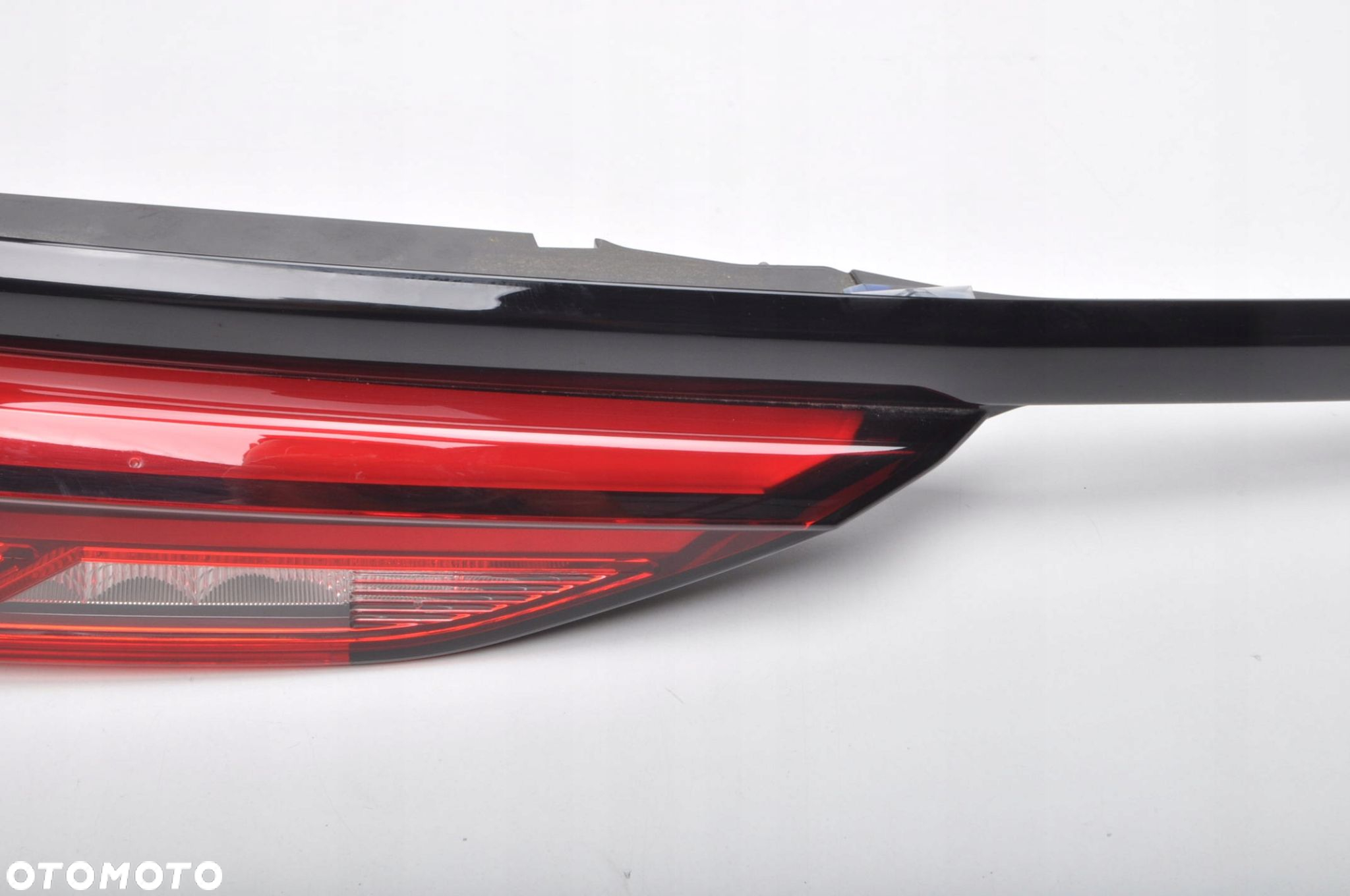 BMW F44 LAMPA LEWA TYLNA W KLAPE 8498739 - 3