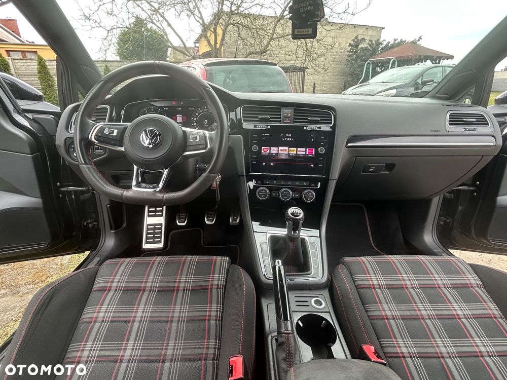 Volkswagen Golf - 13