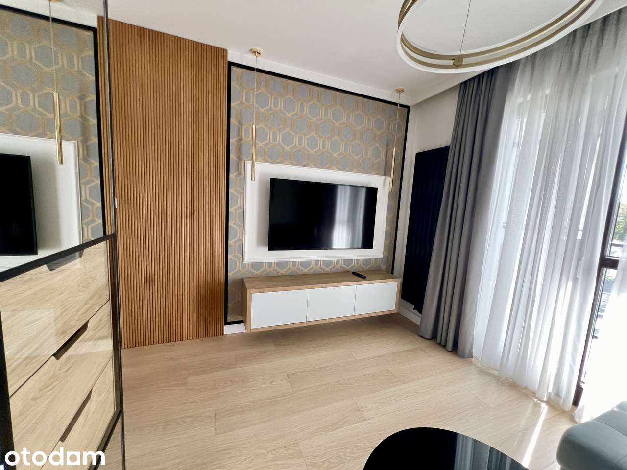 Apartament z osobną kuchnią, klimatyzacja, garaż, duży balkon / METRO