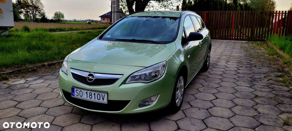 Opel Astra 2011 photo 2