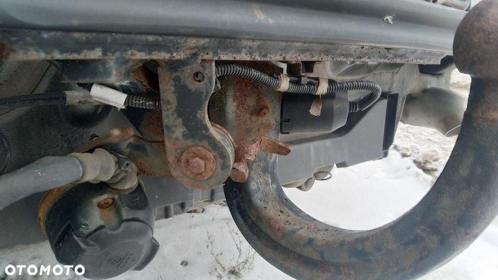 CHOWANY HAK HOLOWNICZY AUDI A6 C6 KOMBI - 7