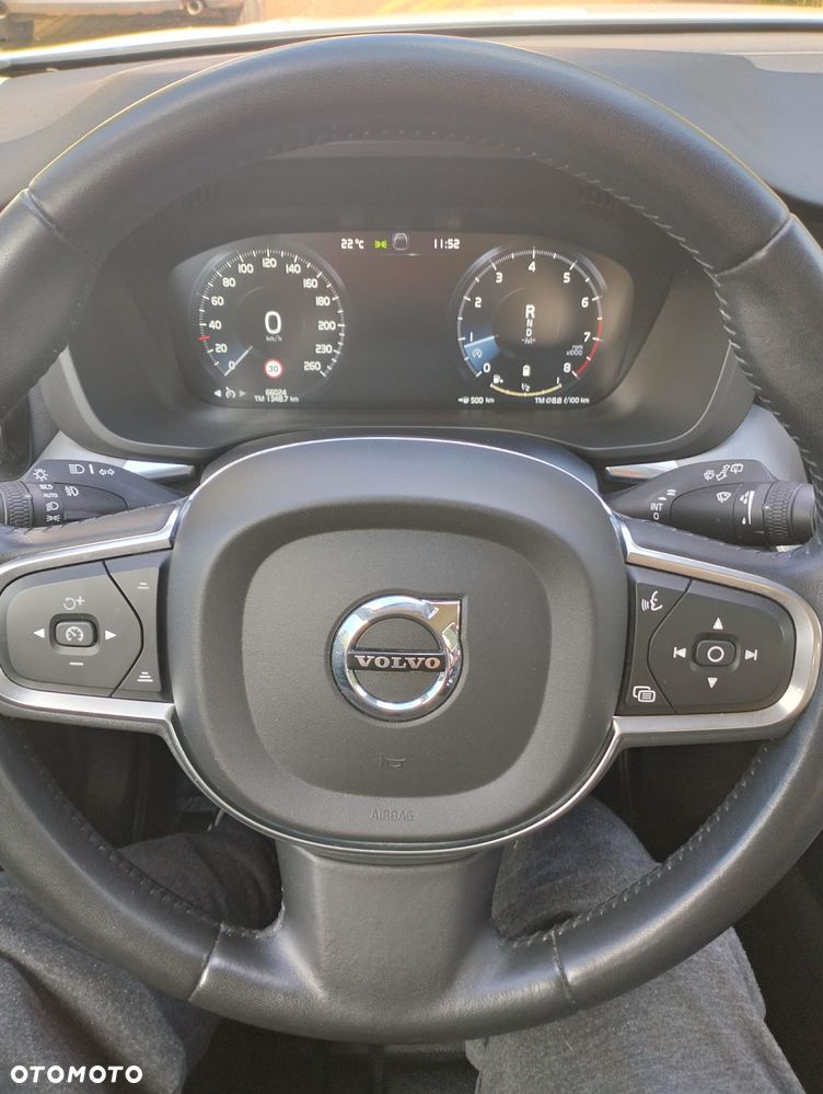Volvo XC 60 B4 B Momentum - 10