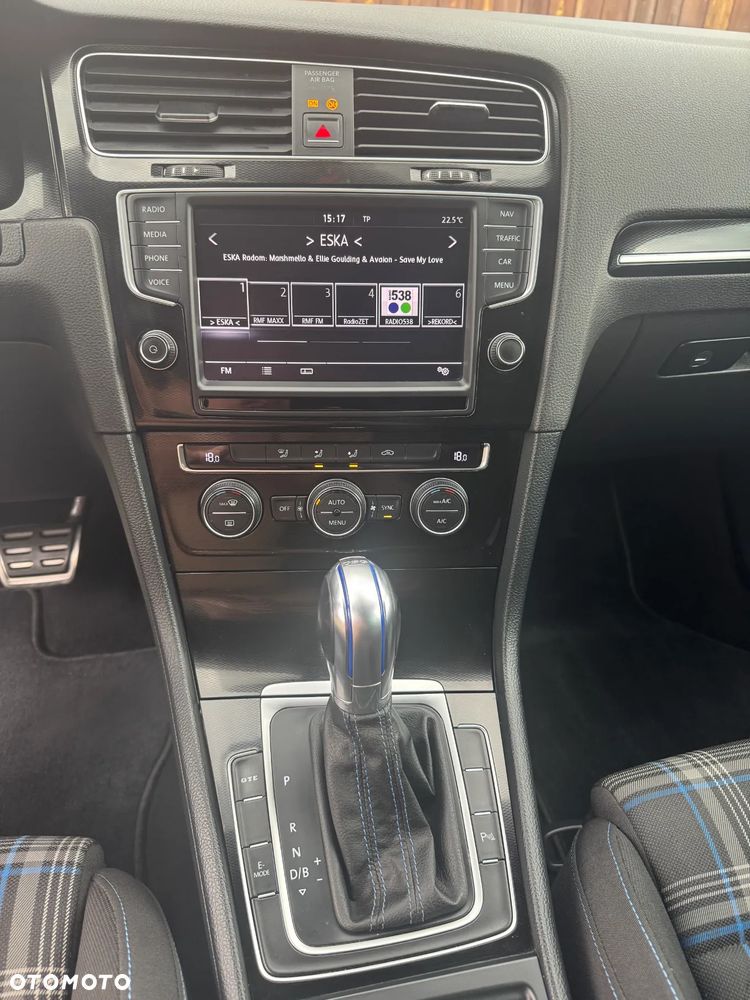 Volkswagen Golf - 28