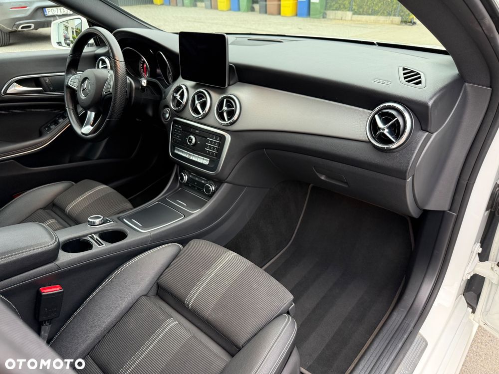 Mercedes-Benz CLA 180 7G-DCT Peak Edition - 19