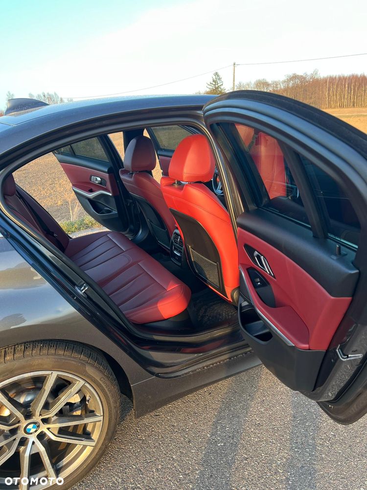 BMW Seria 3 330i xDrive M Sport - 19