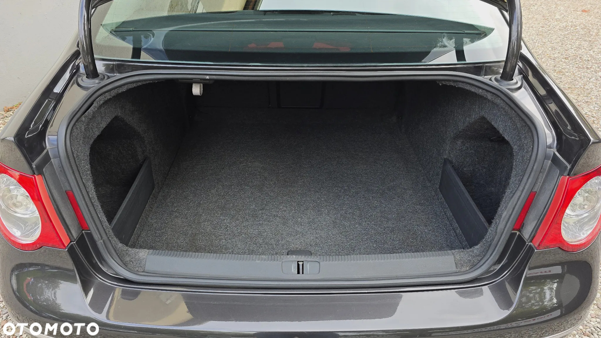Volkswagen Passat 2.0 TDI DPF BlueMot Comfortline - 16