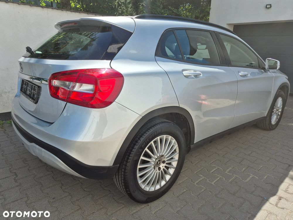 Mercedes-Benz GLA 180 Style - 11