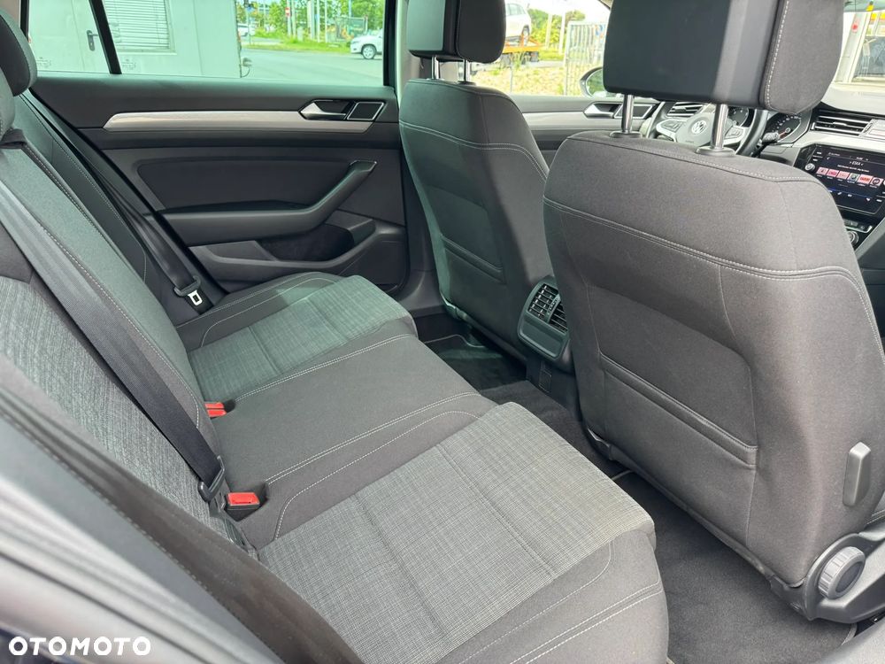 Volkswagen Passat 2.0 TSI Business DSG - 25