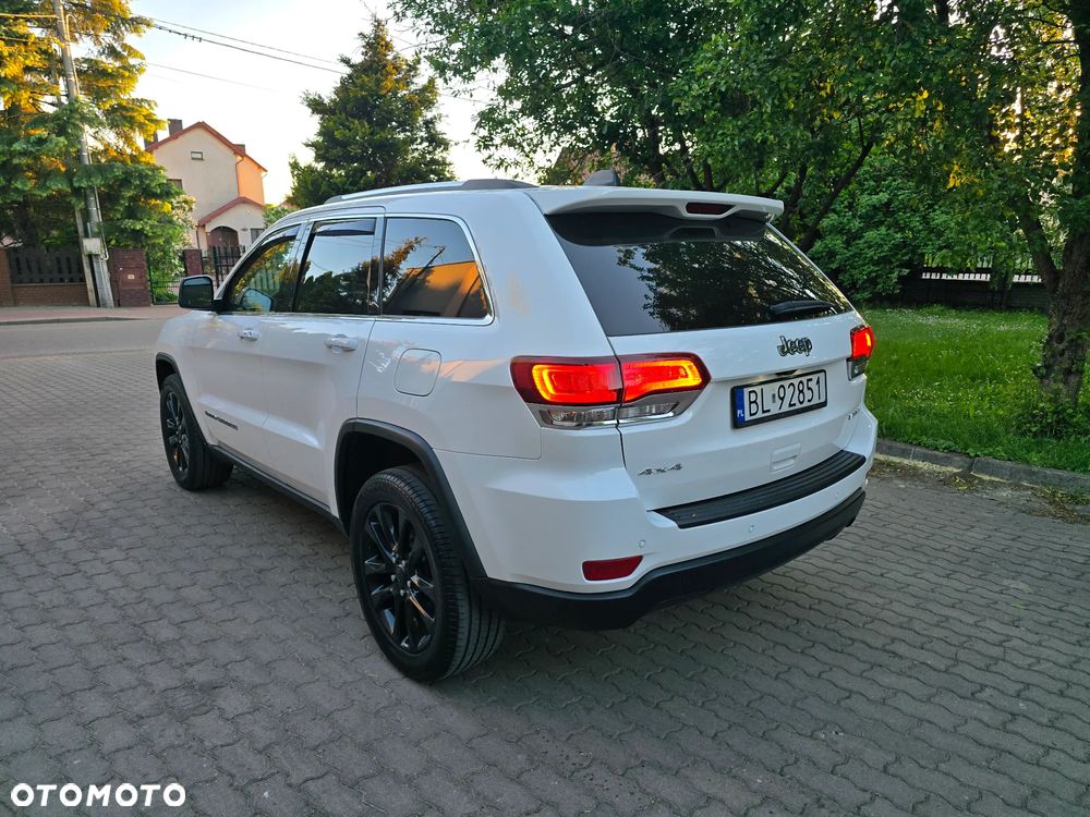 Jeep Grand Cherokee - 32