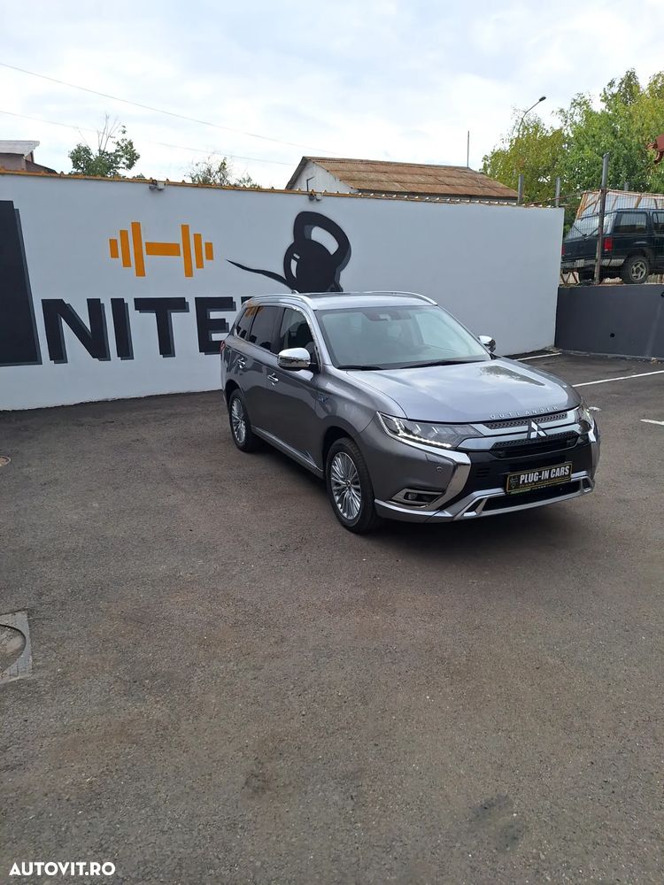 Mitsubishi Outlander PHEV 2.4 L 4X4 Instyle+ - 12