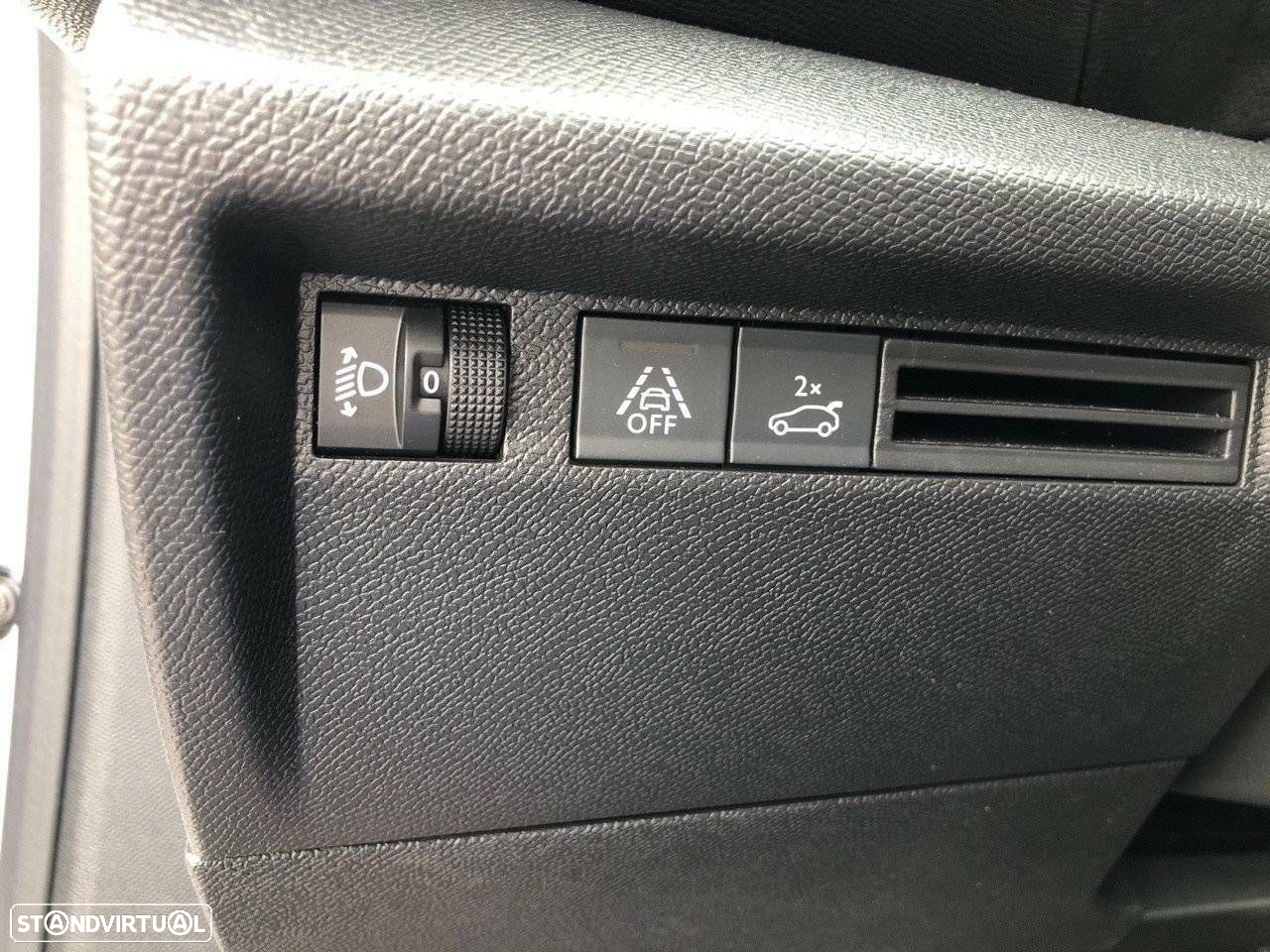 Citroën C4 X 1.2 PureTech Plus EAT8 - 13