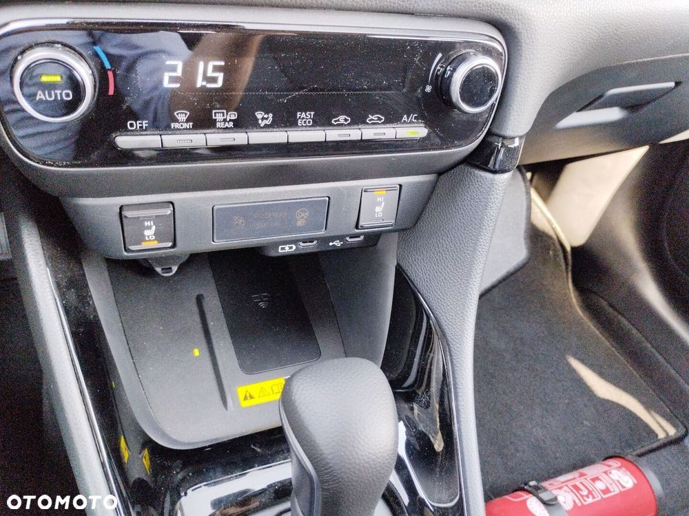 Toyota Yaris Hybrid 1.5 Style - 19