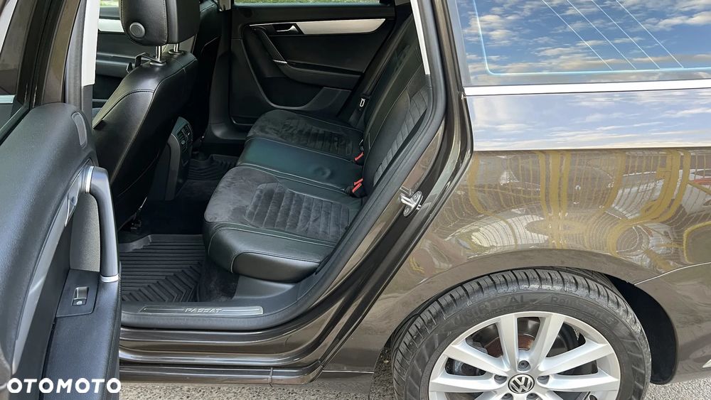 Volkswagen Passat 2.0 TDI Highline - 25