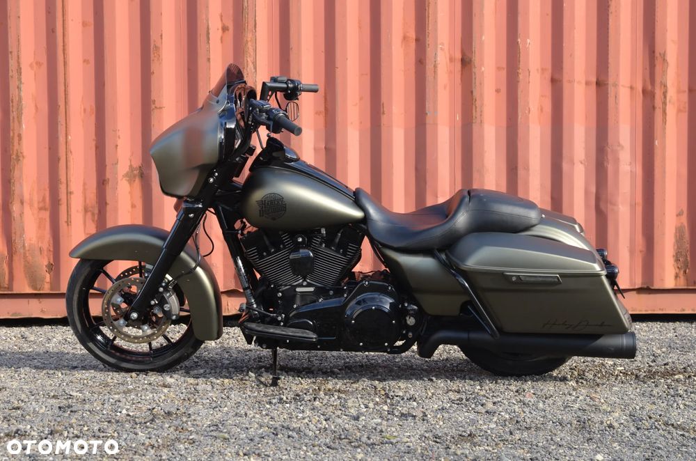 Harley-Davidson Touring Street Glide - 32