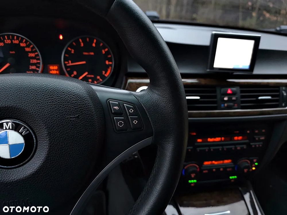 BMW Seria 3 320i - 32