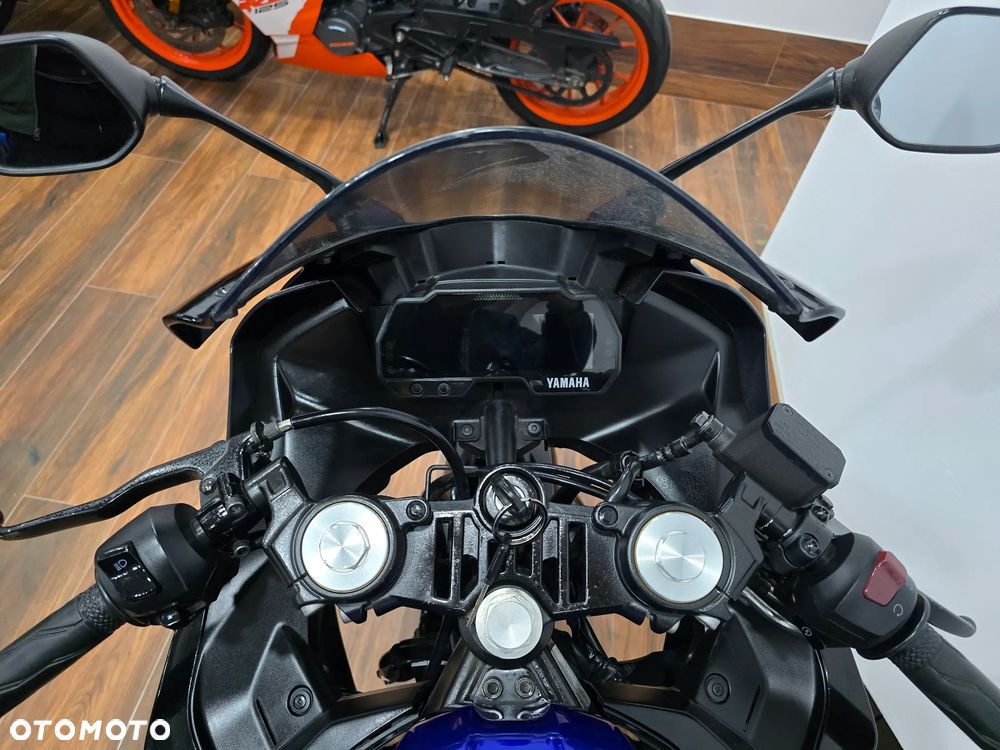 Yamaha YZF - 28