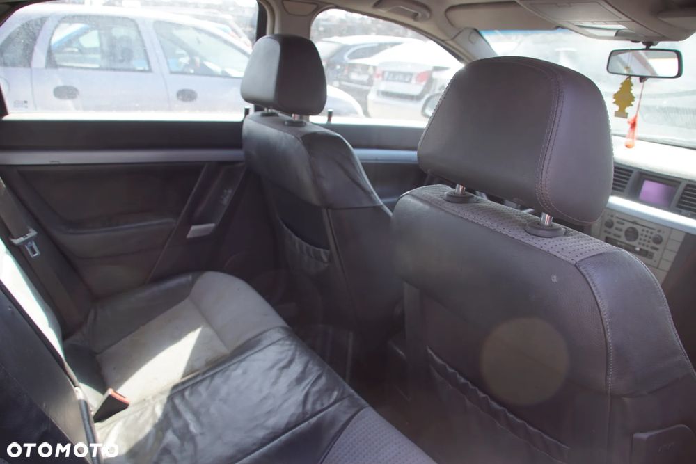 Auto na części - Opel Vectra C 2.2 DTI 125 KM Y22DTR F35 36U 2002R Silnik Skrzynia Drzwi Maska Błotnik Klapa Zderzak Lampa Klamka Lusterko Szyba Deska Kokpit Sterownik Moduł Czujnik Licznik Wyświetlacz Panel Kierownica - 17