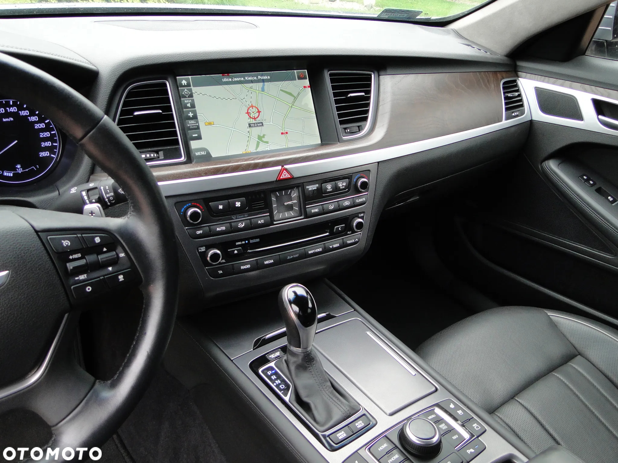 Hyundai Genesis 3.8 V6 GDI - 33