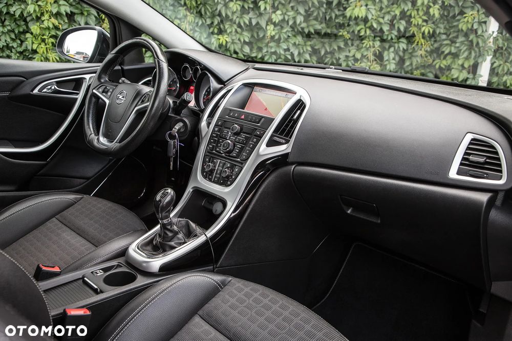 Opel Astra 1.6 Turbo Cosmo - 30